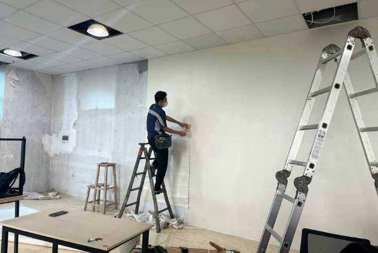 Có Nên Dán Giấy Dán Tường Không? Kinh Nghiệm Thực Tế