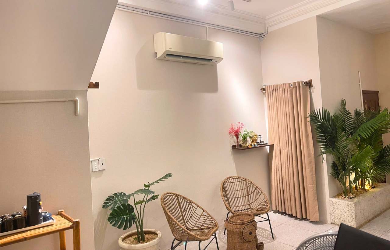 thi công giấy dán tường quán cafe tại TPHCM