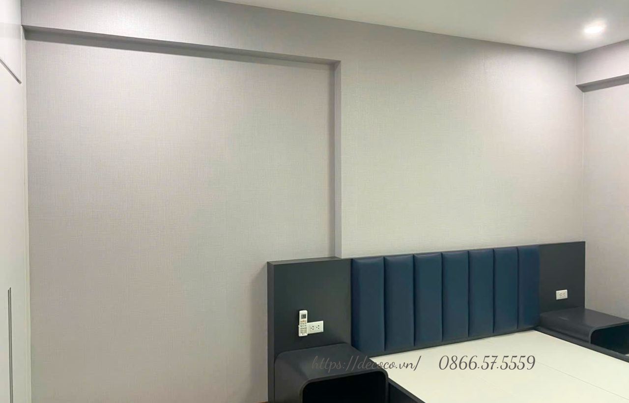 Giấy dán tường ghi nhạt hoặc xanh ghi tạo cảm giác thoải mái, dễ chịu