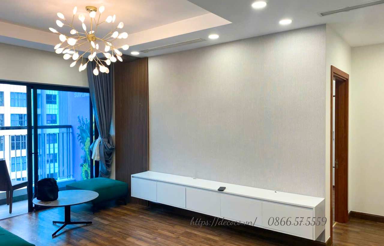 ảnh thực tế dán tường màu ghi xám phòng khách nhỏ