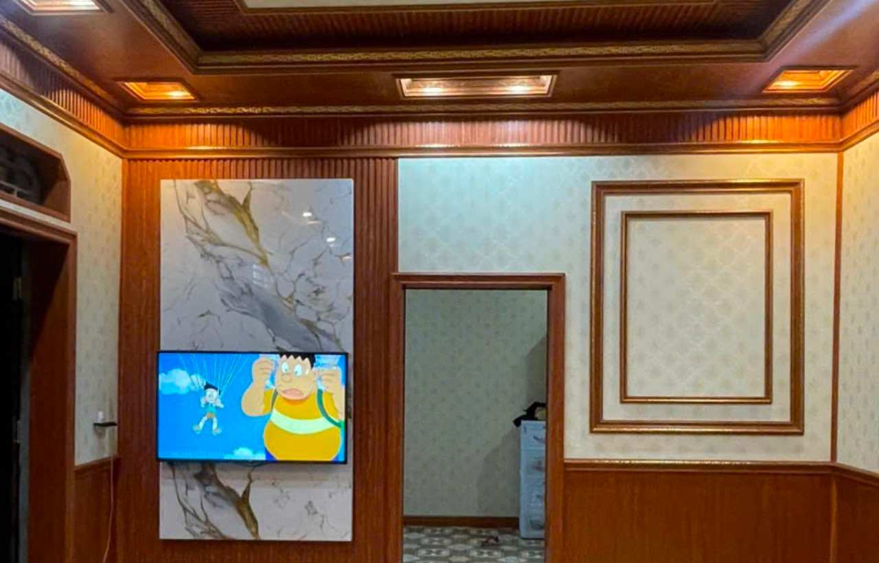 Ốp tường nhựa Nano cho phòng khách.jpg