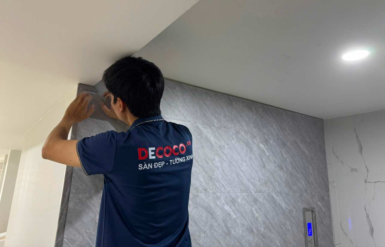Thợ thi công tấm nhựa ốp tường tại Hà Nội