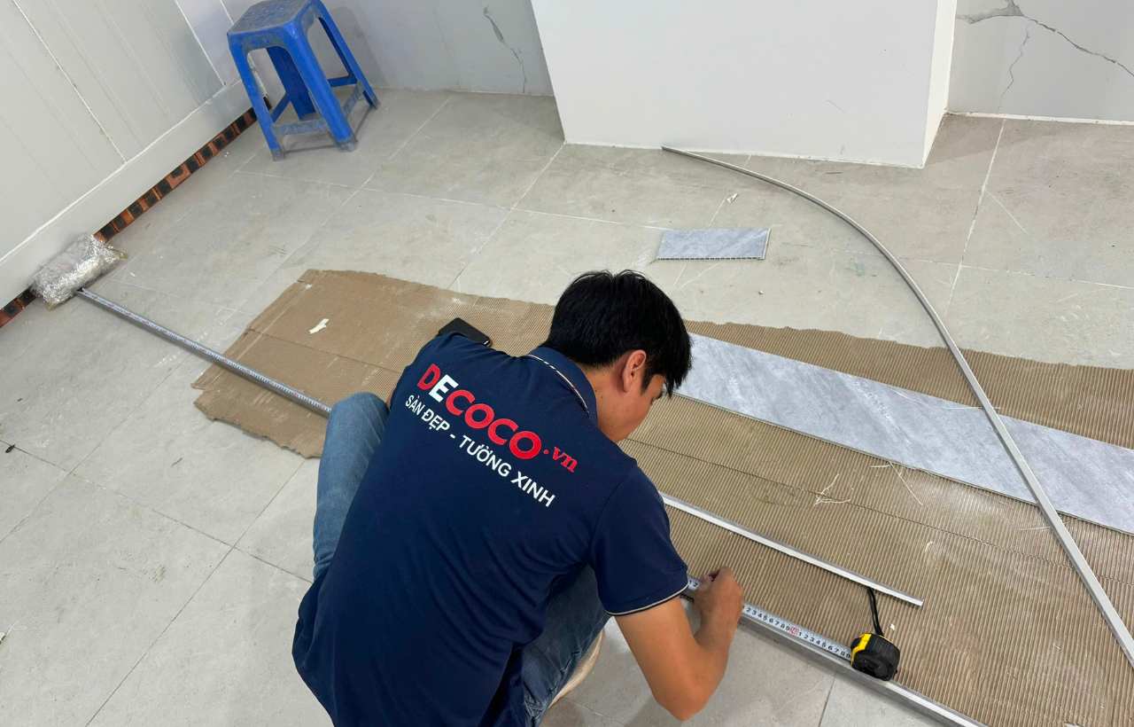 Thợ thi công tấm ốp Nano vân đá