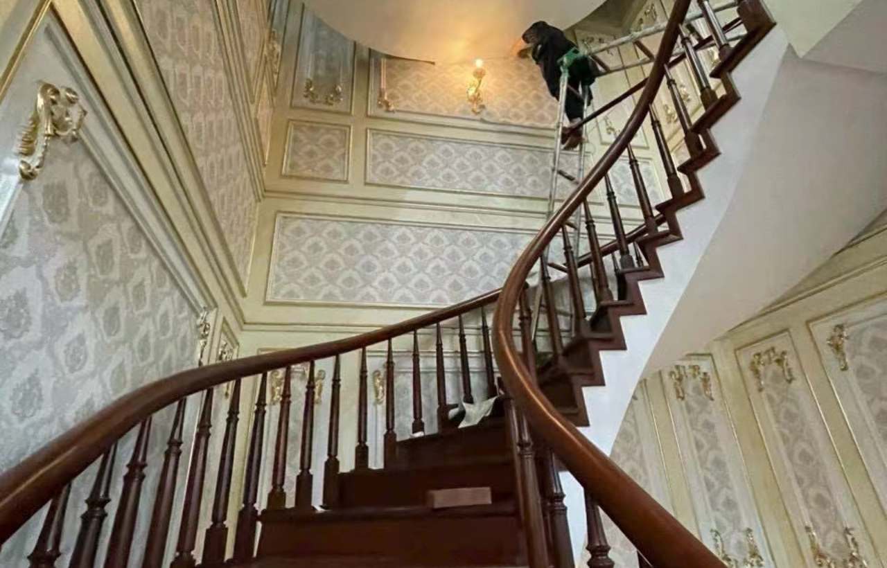 giấy dán tường hoa văn tân cổ điển thi công tại Mê Linh, Đông Anh