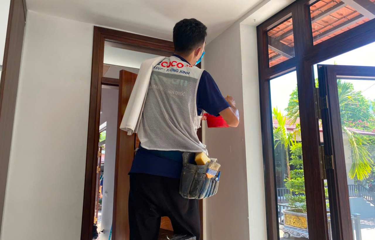 thợ dán tường tại Mỹ Hào, Hưng Yên