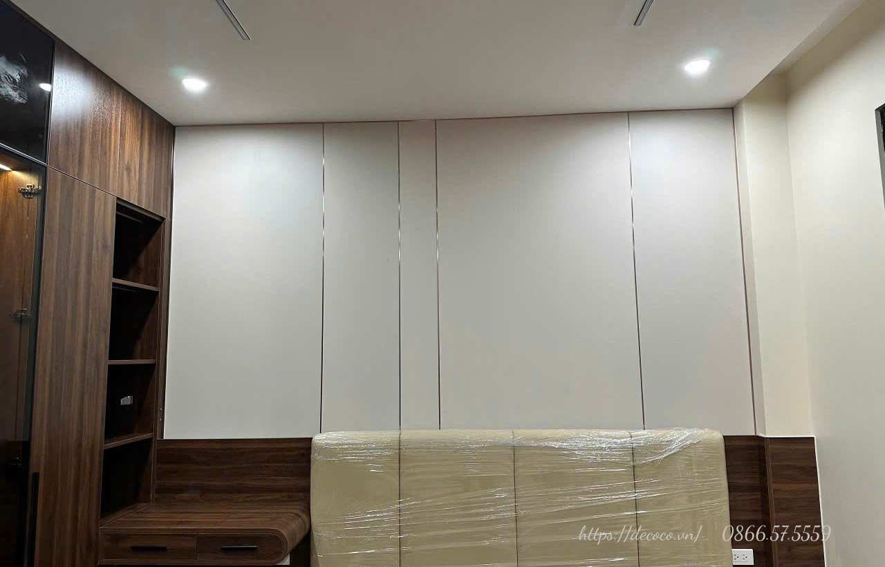 Ốp tường phòng khách chung cư
