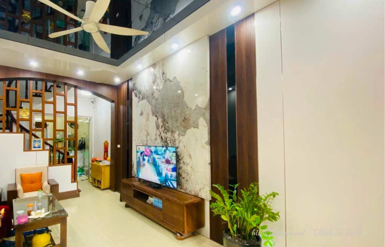 Phòng khách sử dụng tấm ốp than tre tại Hà Đông, Hà Nội