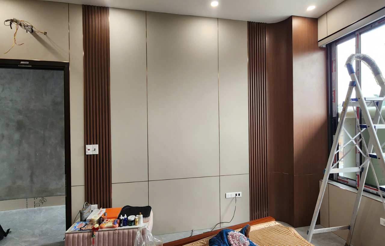 Phòng ngủ chung cư sử dụng tấm ốp than tre tại Đông Anh, Hà Nội