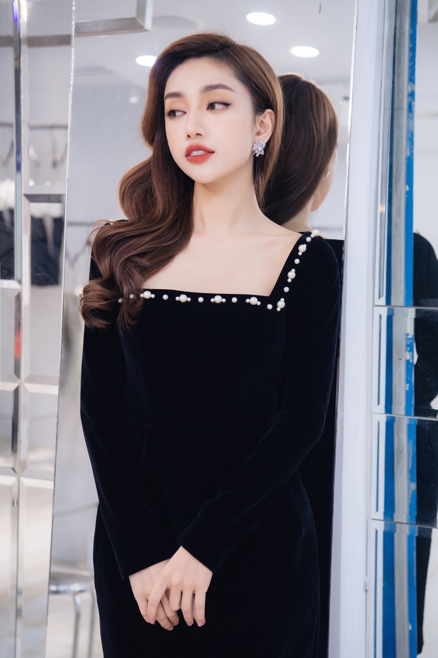 Váy đen cổ vuông dài tay dúm ngực ôm body gợi cảm style Hàn Quốc - Đầm dáng  ôm | ThờiTrangNữ.vn