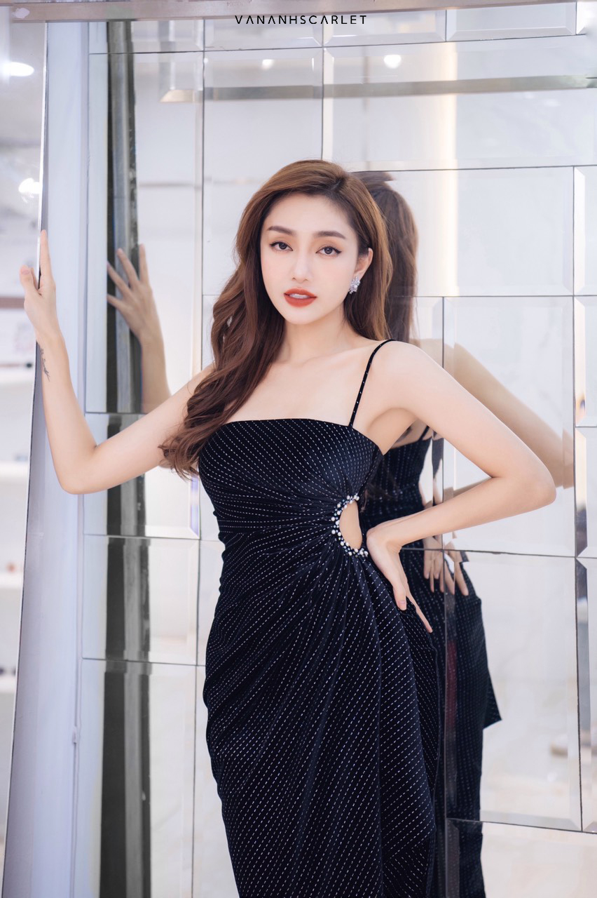 Đầm yếm dài Hàn Quốc dễ thương - Váy yếm hai dây vintage kèm áo phông -  Quần yếm | ThờiTrangNữ.vn