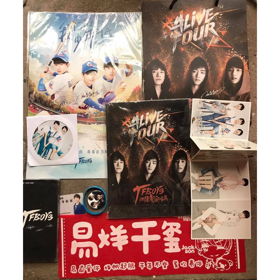 Combo photobook TFboys