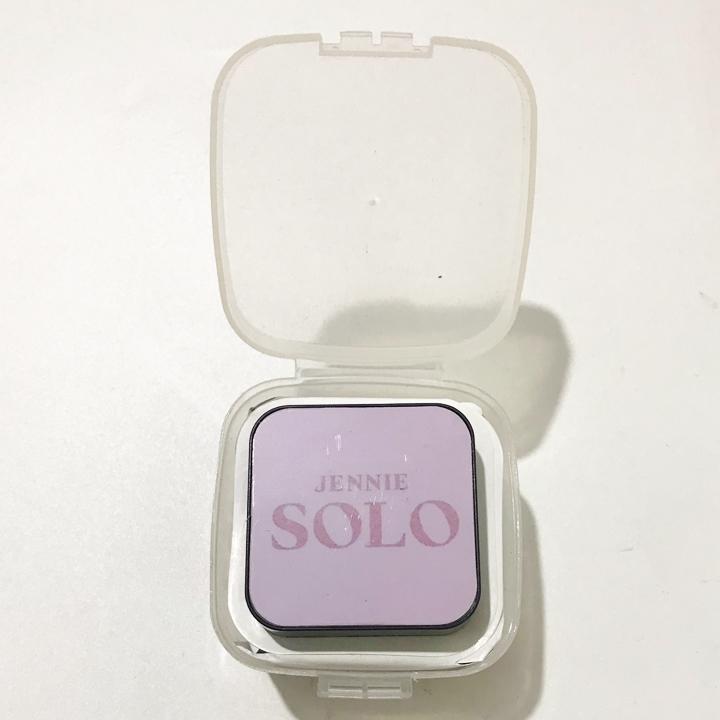 Máy nghe nhạc Jennie Solo cầm tay mini tặng tai nghe cắm dây có mic và dây sạc nhỏ gọn tiện lợi