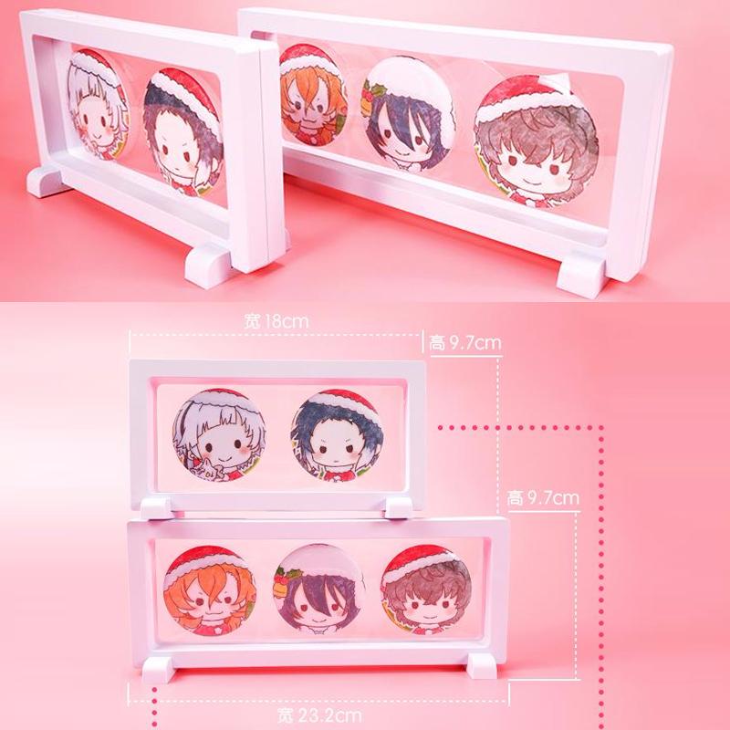 Khung nhựa đựng móc khóa bảo vệ móc khóa có giá kê hai màu trắng đen anime chibi mô hình