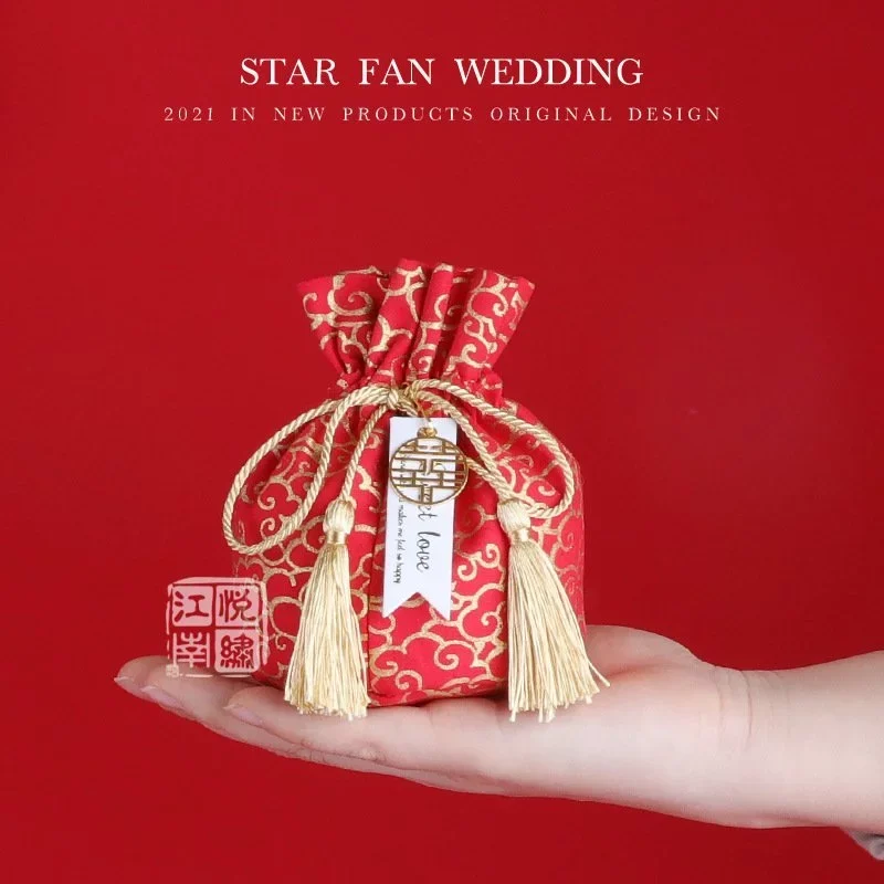 Túi gấm hầu bao đỏ thêu HOA ĐÀO phong cách trung hoa cổ trang xinh xắn treo năm mới hương vị Tết