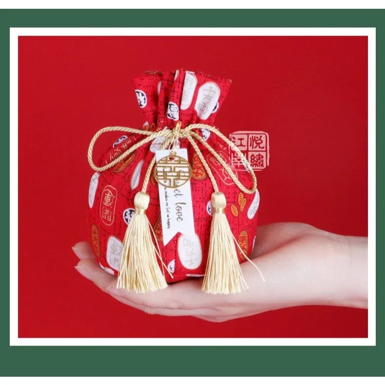 Túi gấm hầu bao đỏ thêu HOA ĐÀO phong cách trung hoa cổ trang xinh xắn treo năm mới hương vị Tết