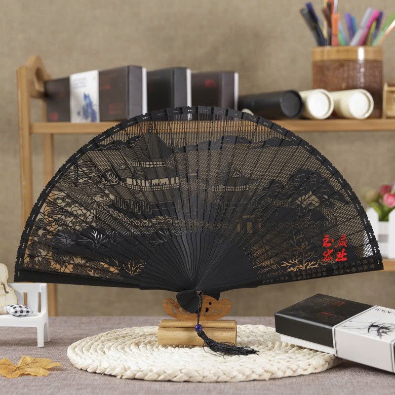 Quạt cổ trang hình Lâu đài thượng sơn mặt gỗ đen khắc dây tuyến phong cách cổ đại trung quốc