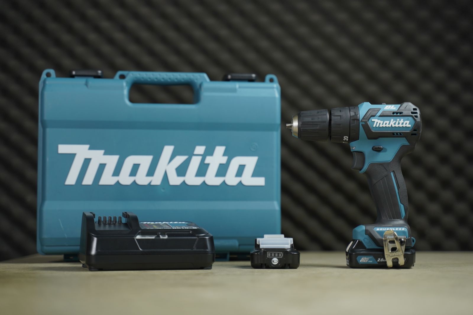 Máy Khoan Và Vặn Vít Dùng Pin(12V) Makita DF332DSAE