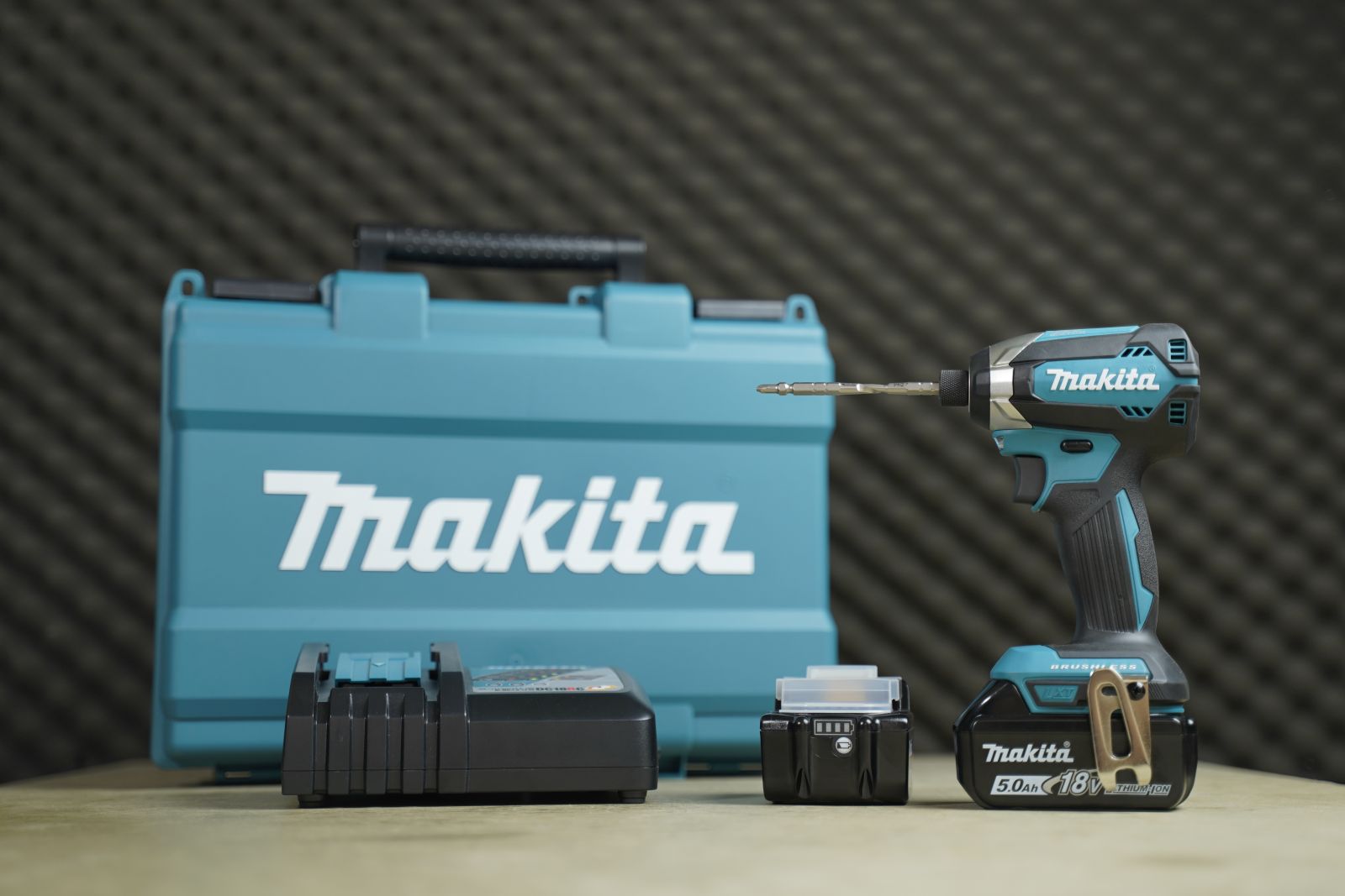 Máy Bắn Vít Dùng Pin (18V) Makita DTD153RFE