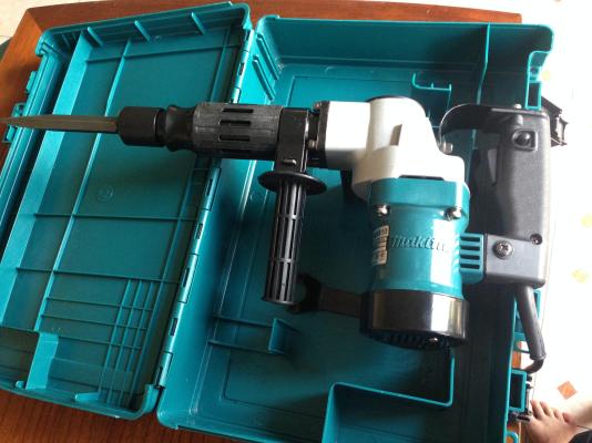 Máy Đục Bê Tông Makita HM0810