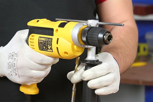 Máy khoan động lực DEWALT DWD024-B1