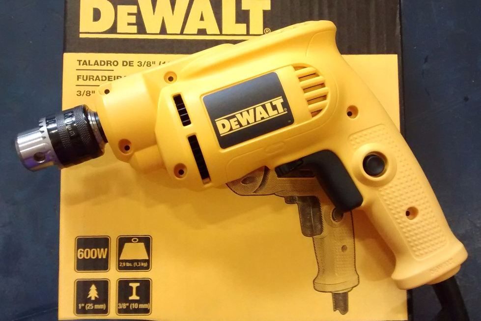 Máy khoan sắt 550W DEWALT DWD014-B1