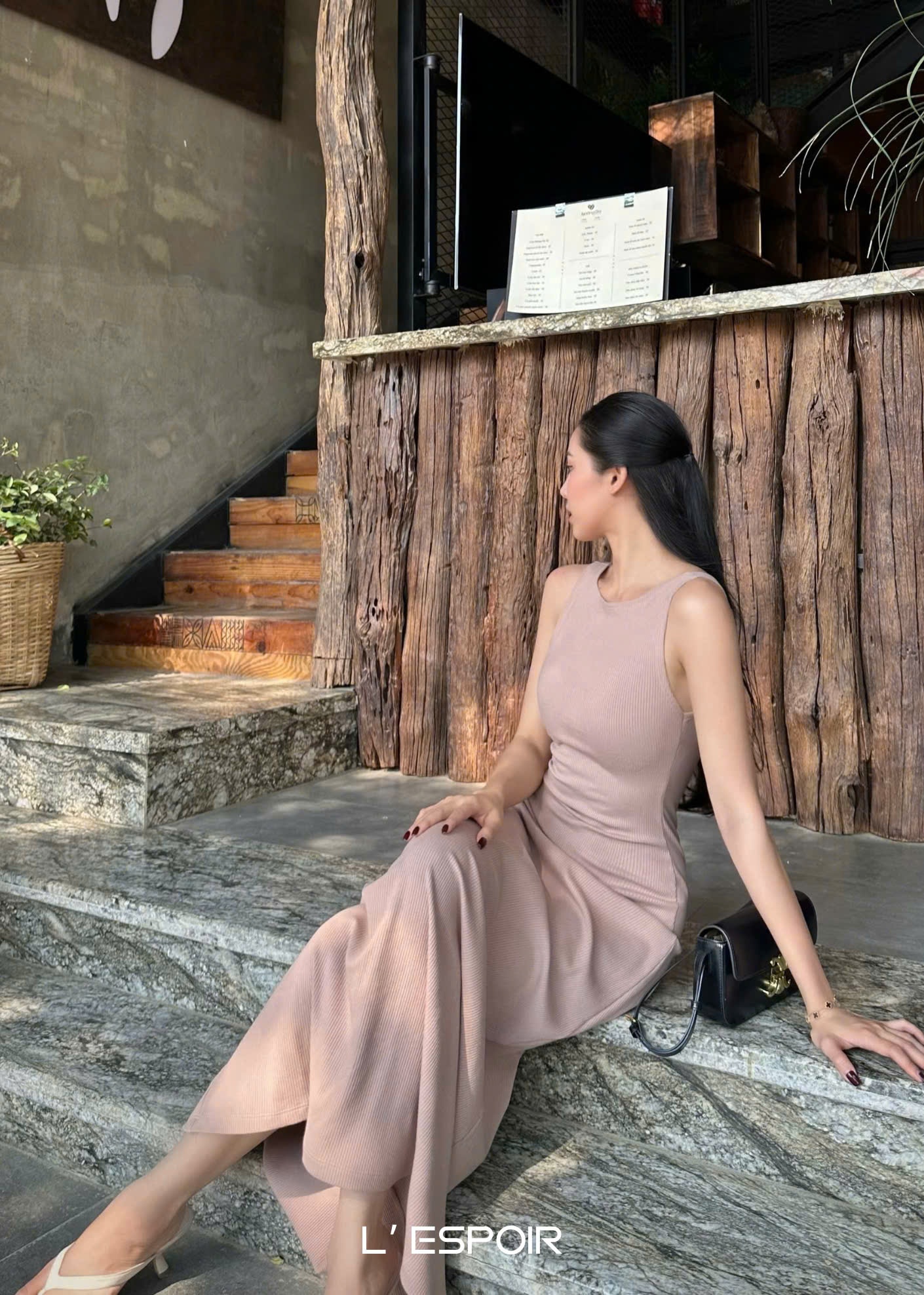 LP.001049 Nude