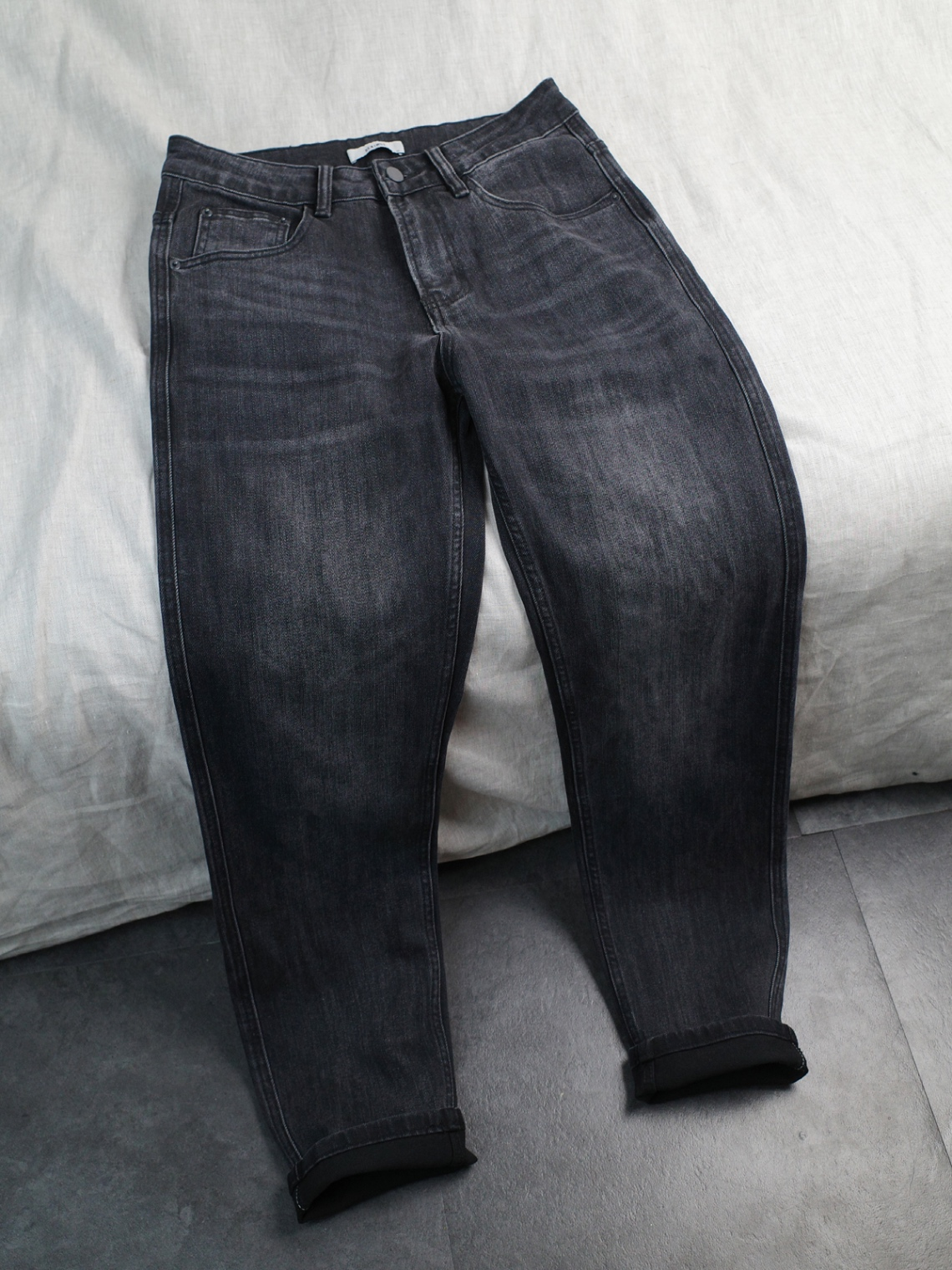 Quan-jeans-suong-la-gi-hop-voi-dang-nguoi-nao-Top-3-mau-dang-mua_image-2.png