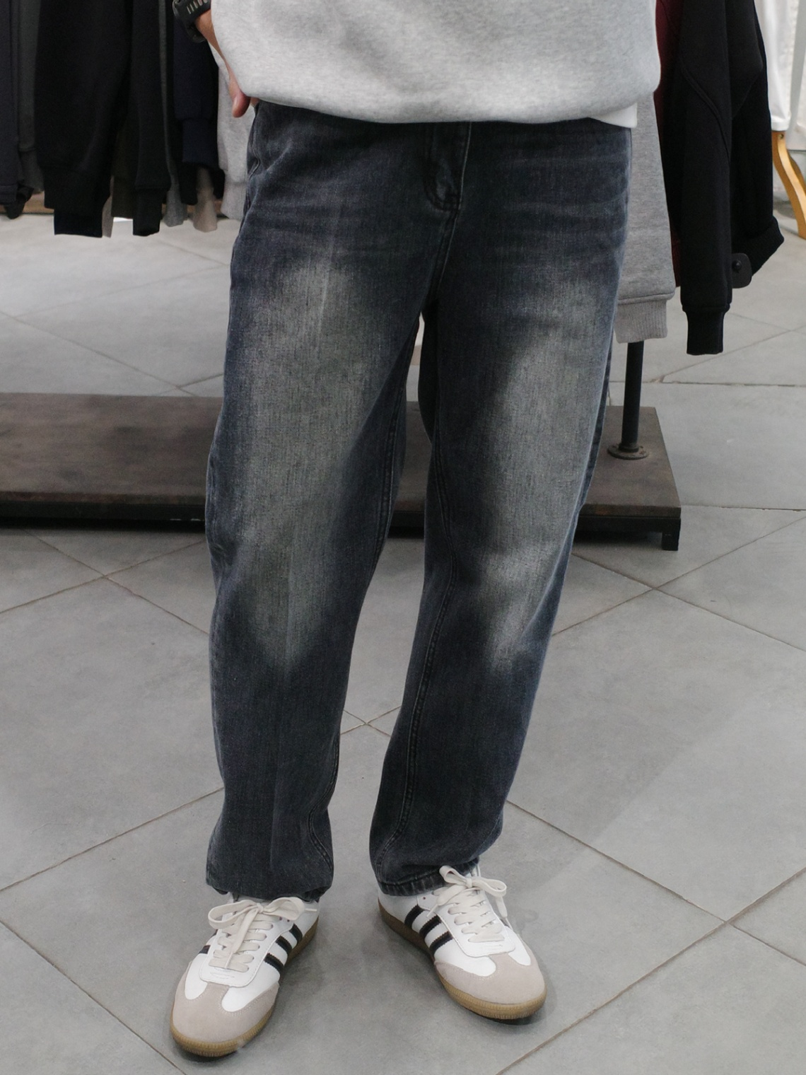 Quan-jeans-suong-la-gi-hop-voi-dang-nguoi-nao-Top-3-mau-dang-mua_image-3.png