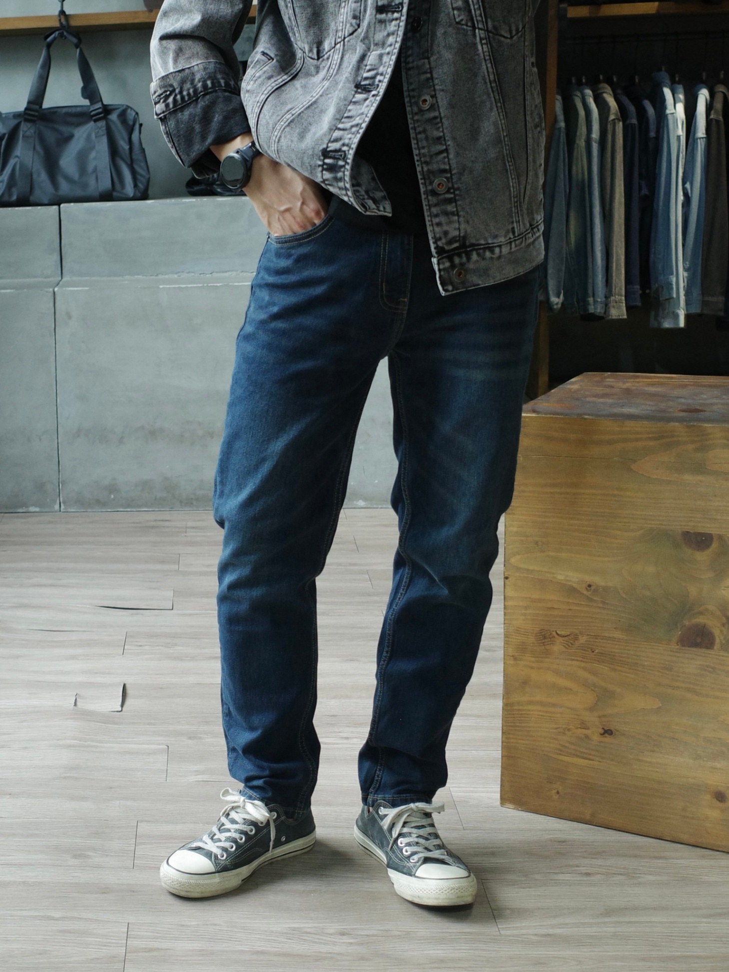 Quần jean slimfit xanh đậm trơn DNST vn250304