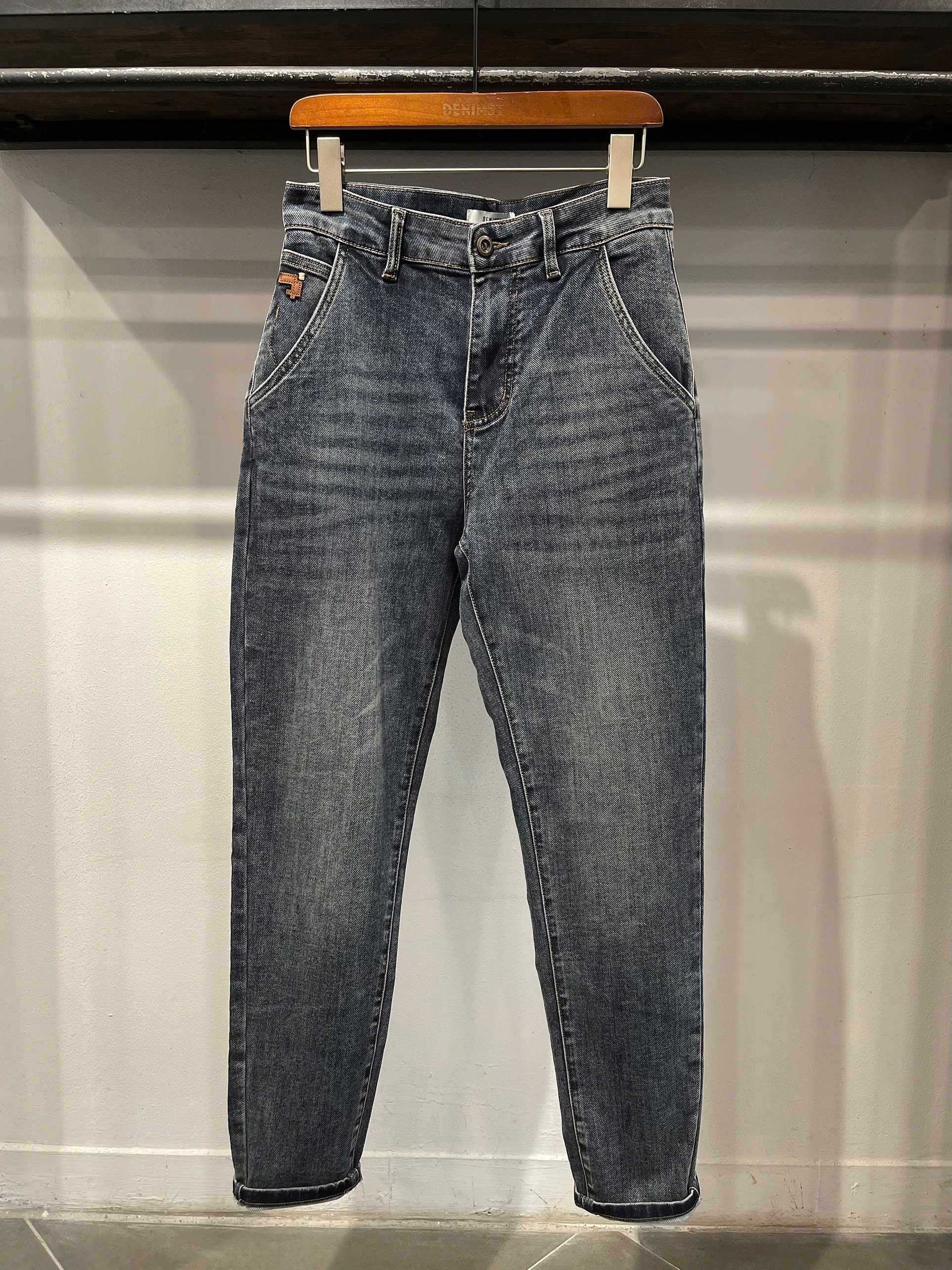Quần jeans slimfit xanh mài DNST 9026