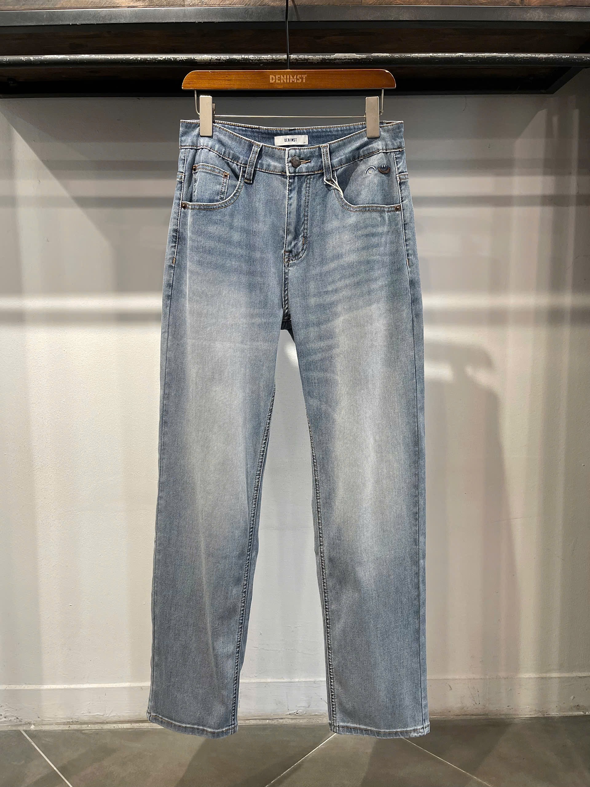 Quần jeans straight xanh nhạt Smile DNST 2105