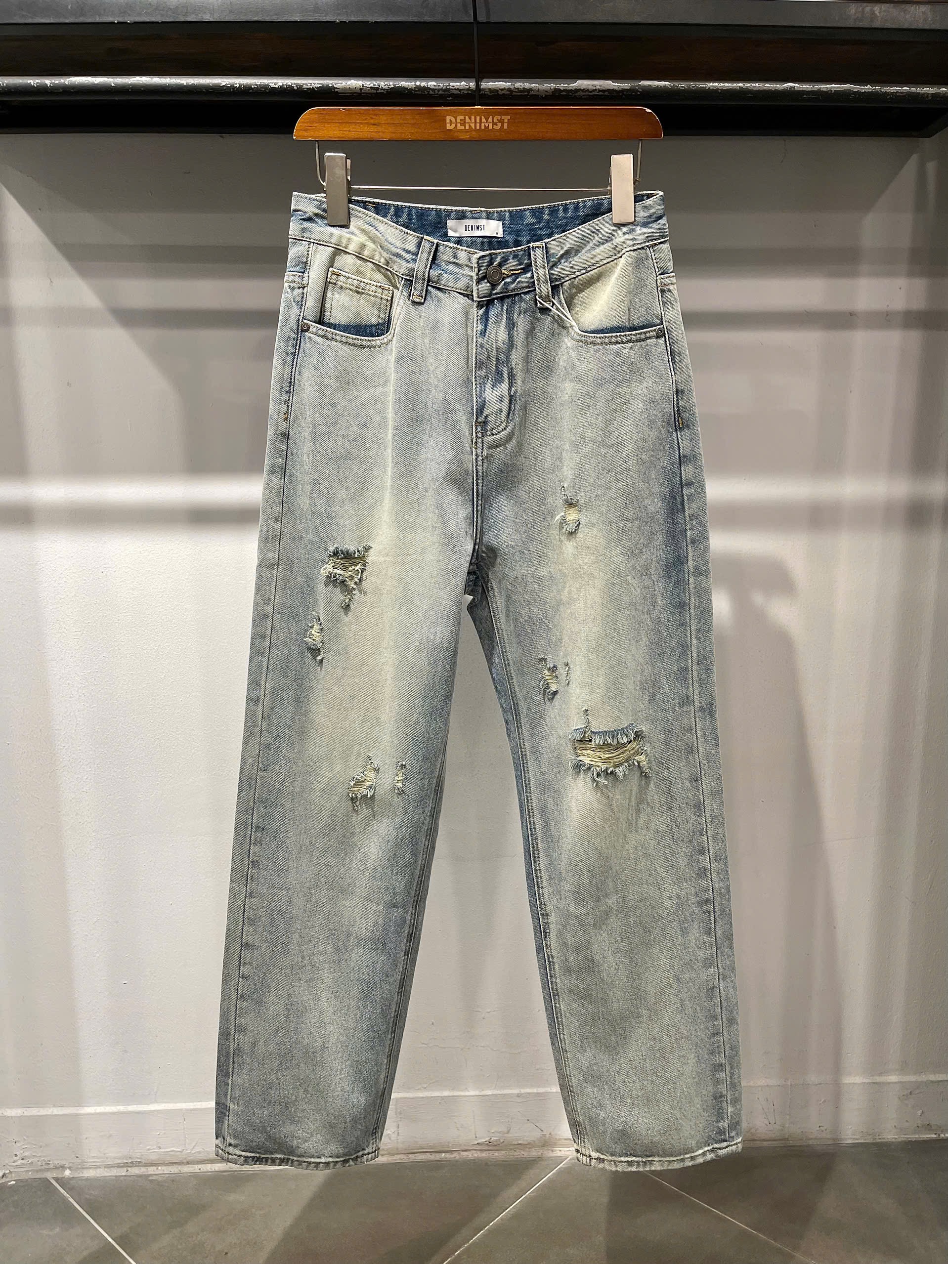 Quần jeans suông xanh bạc rách to DNST 9960