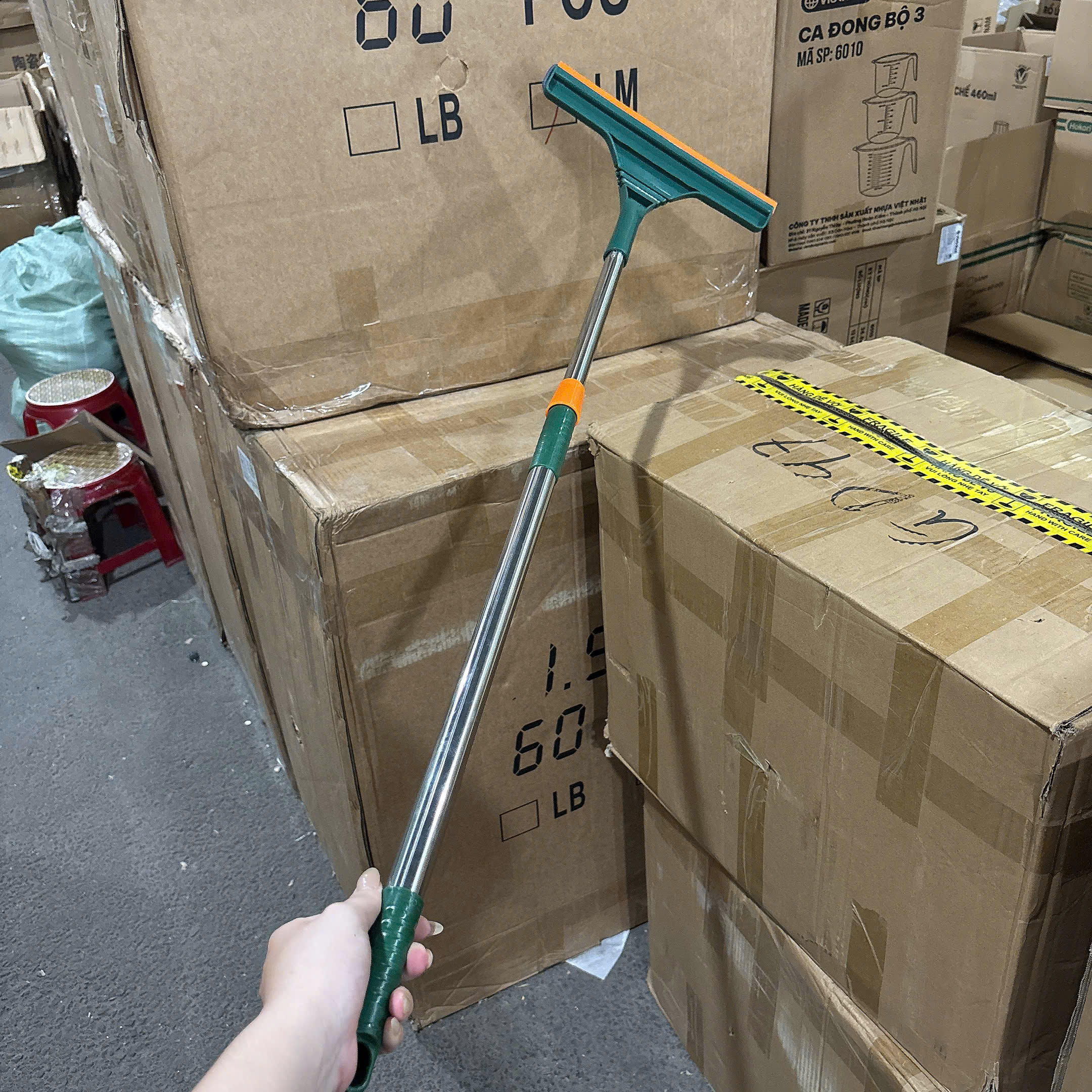 [100] Cây Lau Gạt Kính Cán Điều Chỉnh Ngắn Dài Waha L01*