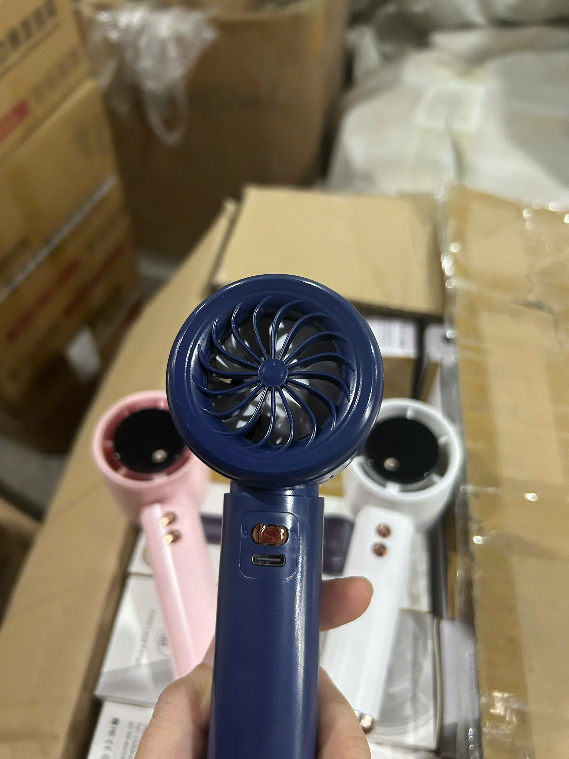 [100] Quạt Cầm Tay FAN