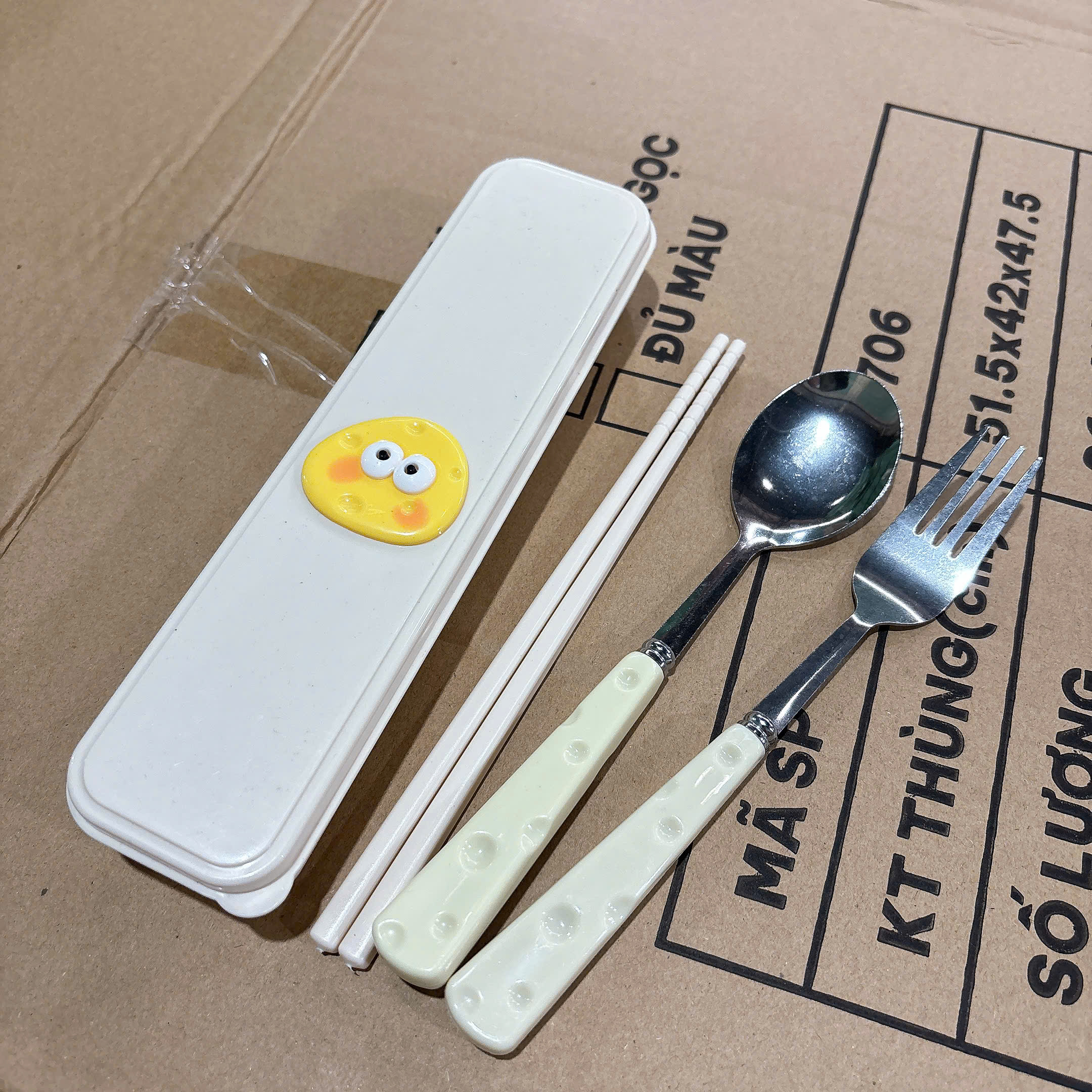 [100] Set 3 Thìa Dĩa Đũa Có Hộp Đựng*