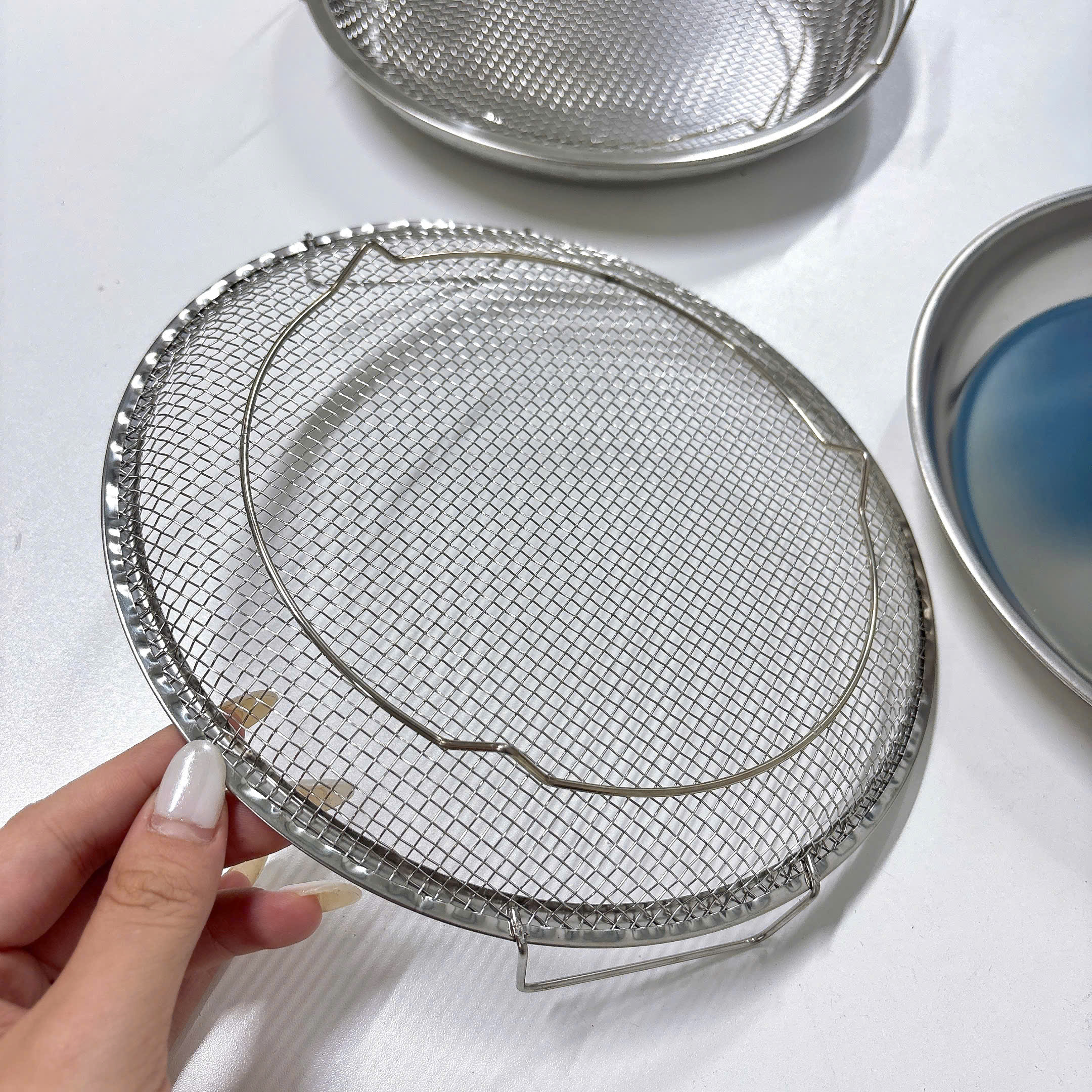 [200] Khay Kèm Vỉ Lọc Dầu Thức Ăn Inox 22cm