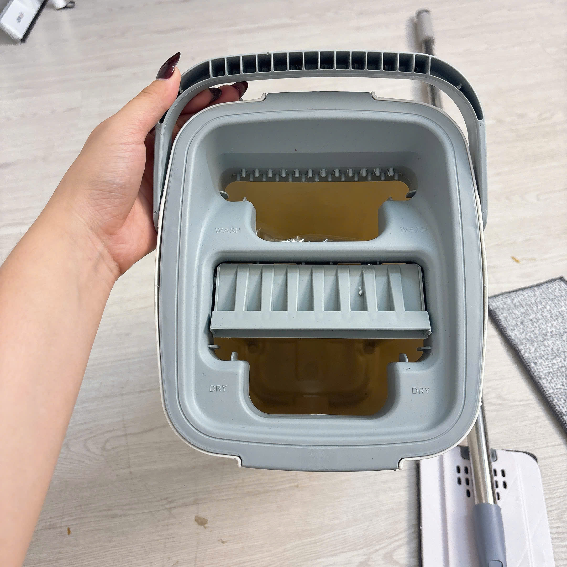 [24] Bộ Cây Lau Nhà Kèm Thùng Tự Vắt Waha GX1*