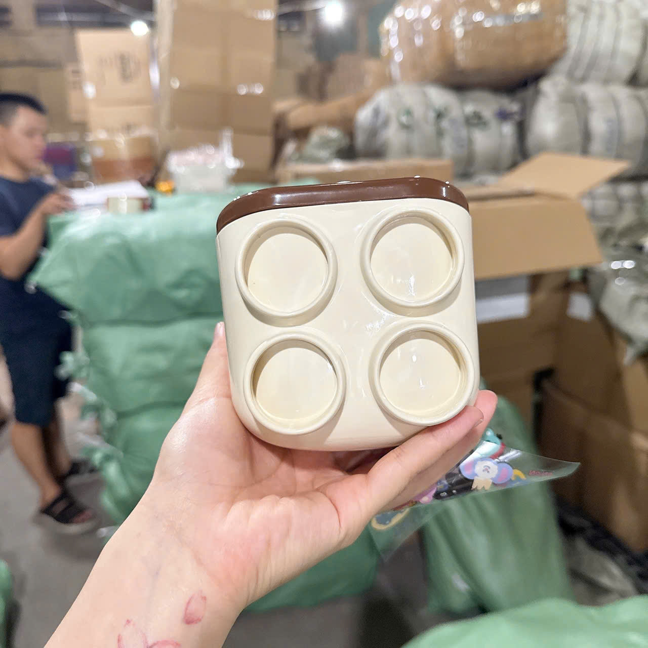 [60] Khay Để Bút Đứng 3308