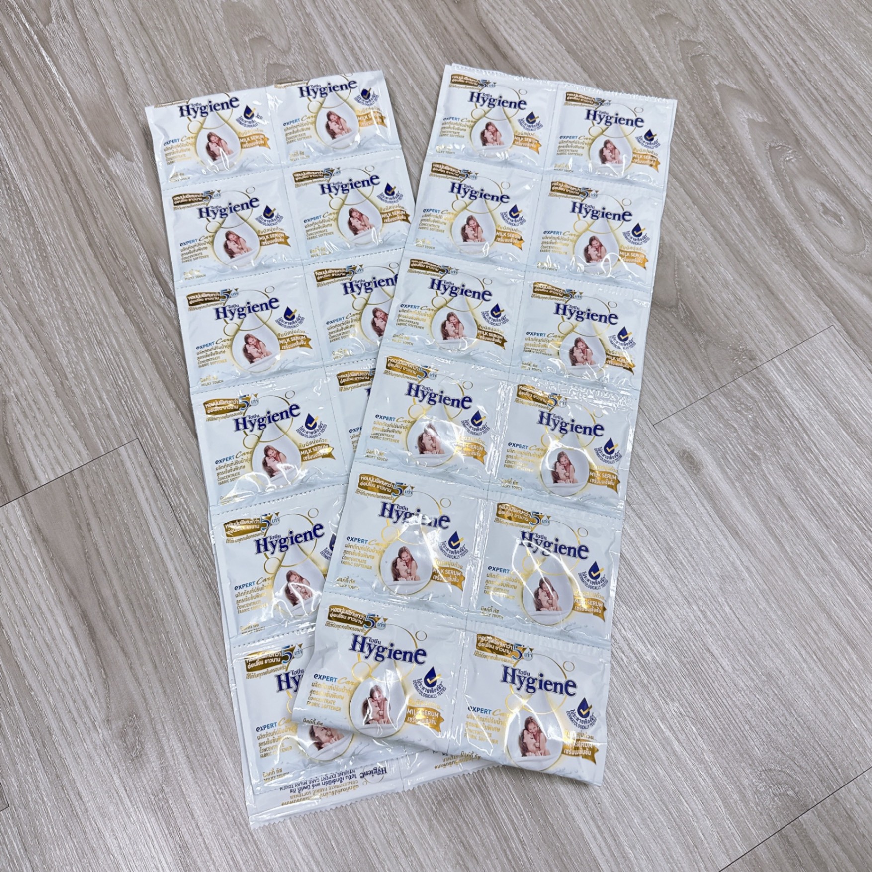 [30] Nước Xả Vải HYGIENE 20ml (1 Dây 12 Gói) - Trắng