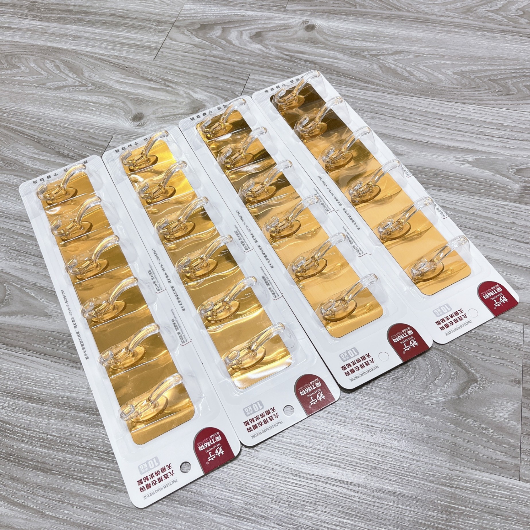 [100] Dính Tường NHÔM 6 Móc NHỰA YM-1806