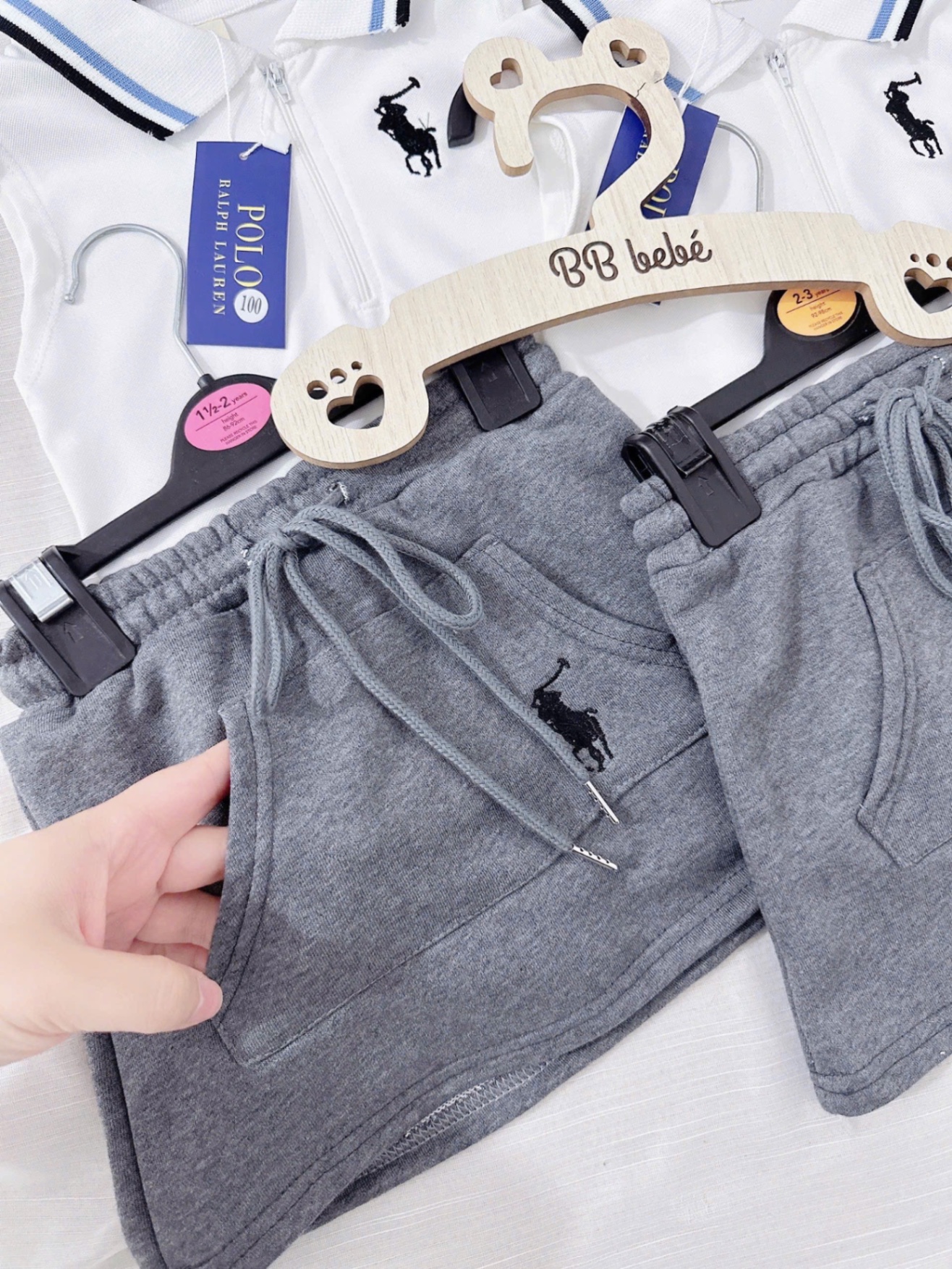 Set bé gái áo trắng thêu ngựa kèm mũ