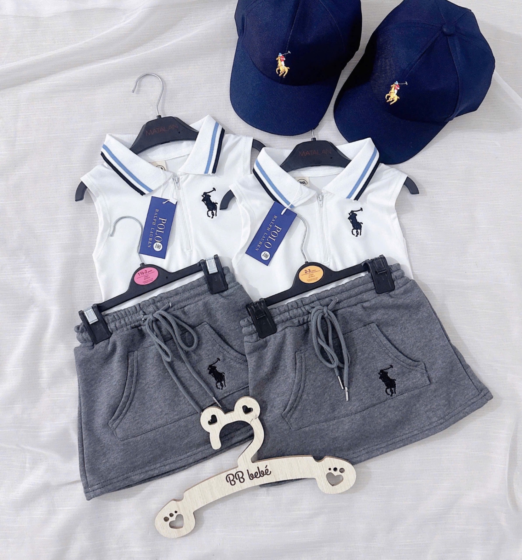 Set bé gái áo trắng thêu ngựa kèm mũ