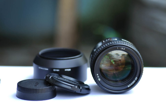 Lens kit và lens fix là gì? Cách phân biệt siêu đơn giản