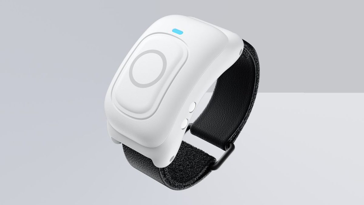 Cận cảnh nhẫn điều khiển thông minh Antigravity Ring Remote màu trắng kháng nước IP67 hỗ trợ Drag-to-Fly