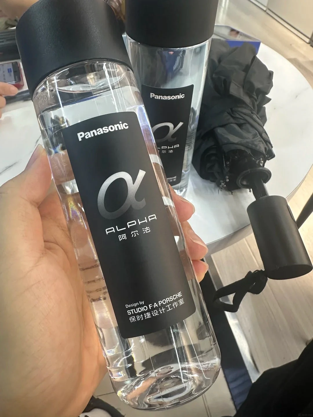 Bình Nước Có Logo Sony Alpha Của Panasonic: Thật Hay Đùa? - NexShop.vn