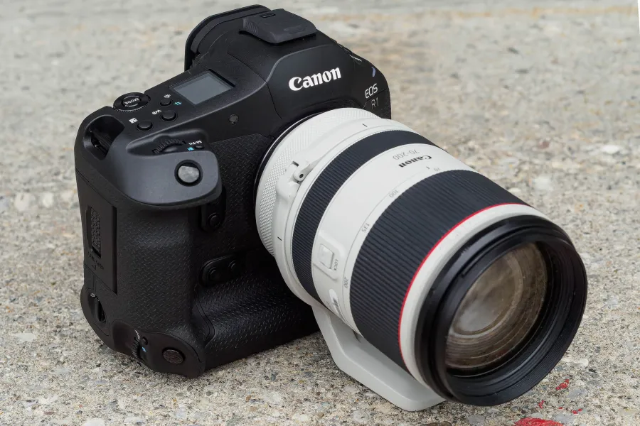 Máy ảnh thể thao chuyên nghiệp Canon EOS R1 gắn ống kính 70-200mm