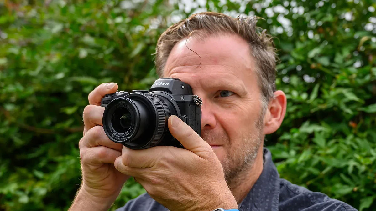 Nikon Z5: Đánh giá chi tiết mẫu full-frame mirrorless cho người mới - Hình 1