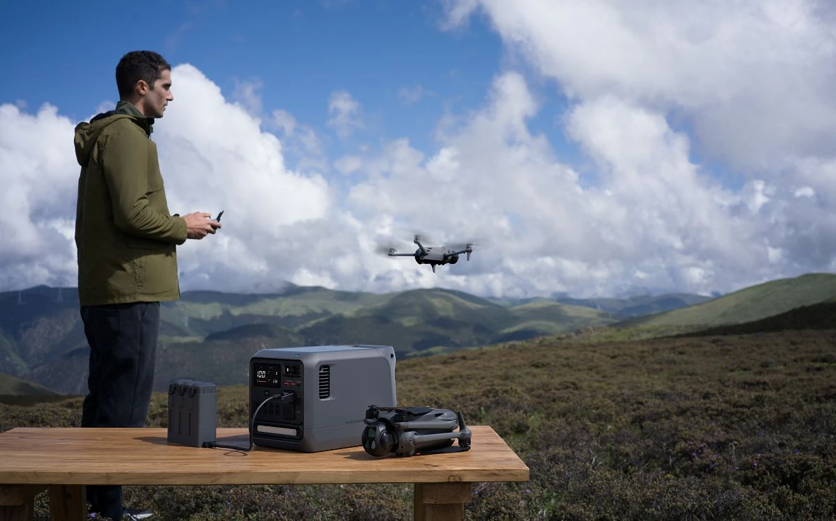 DJI Power 1000 Mini: Trạm Sạc Di Động Mạnh Mẽ Cho Creator &