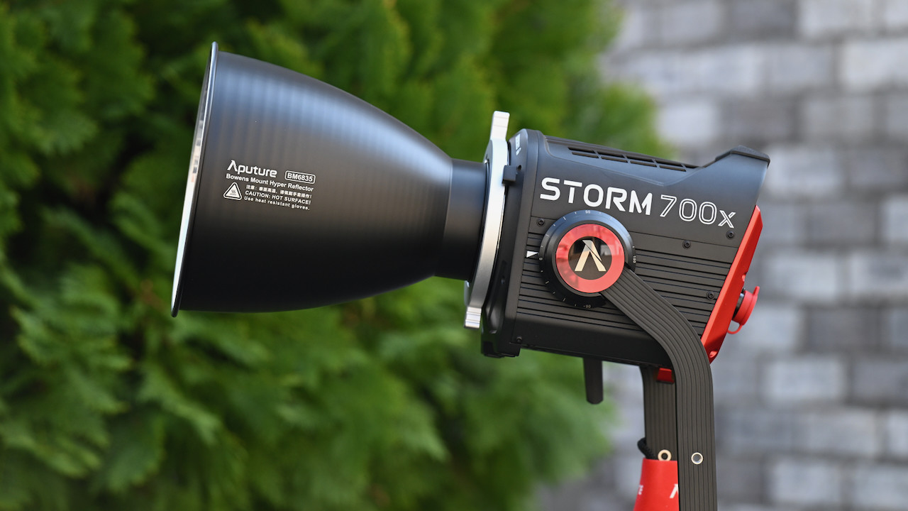 Đánh Giá Aputure STORM 700x: Đèn LED Công Năng Vượt Trội Cho Studio Chuyên Nghiệp