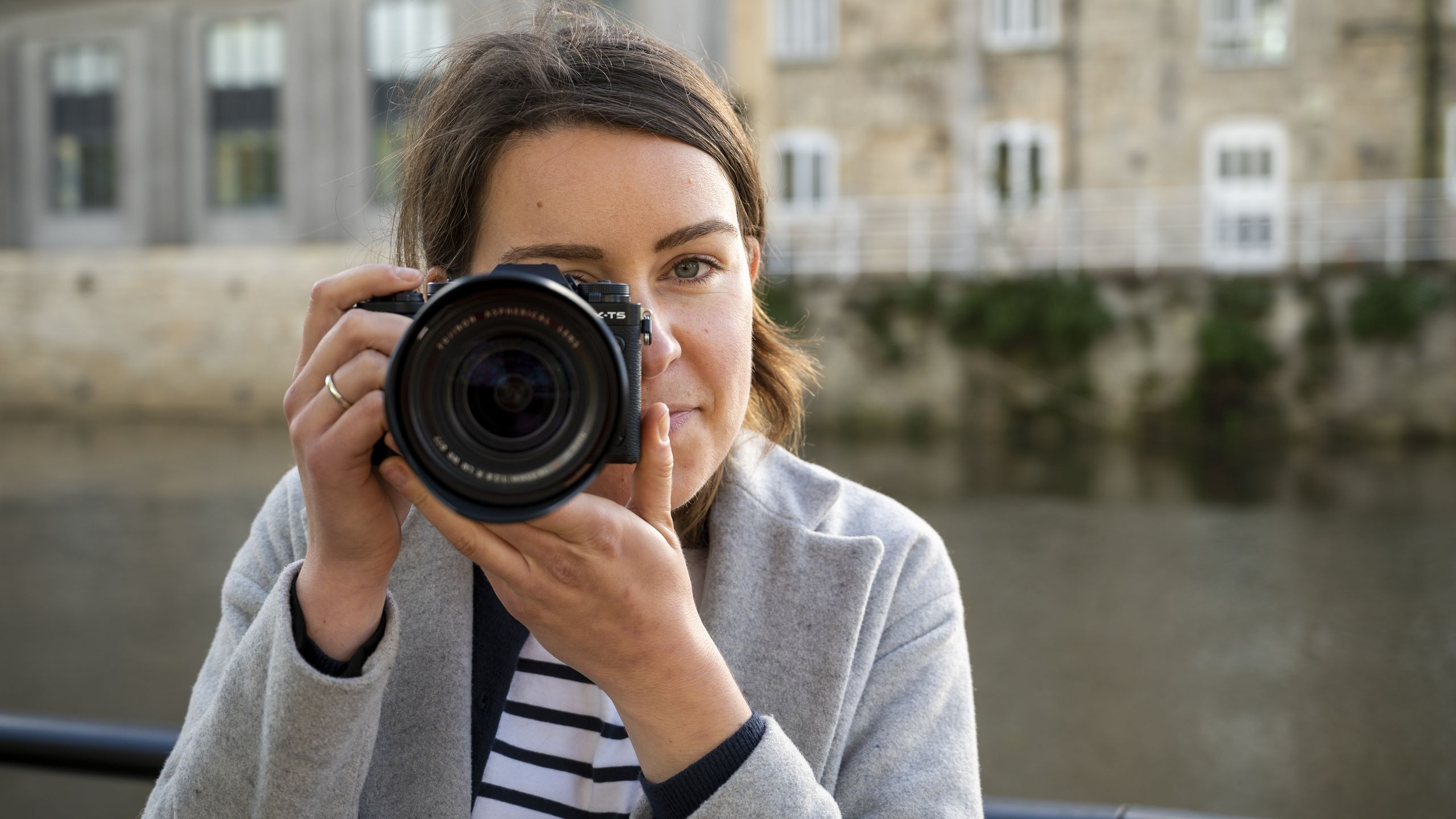 Đánh Giá Fujifilm X-S20: Mirrorless Cỡ Nhỏ Giá Tốt Nhất